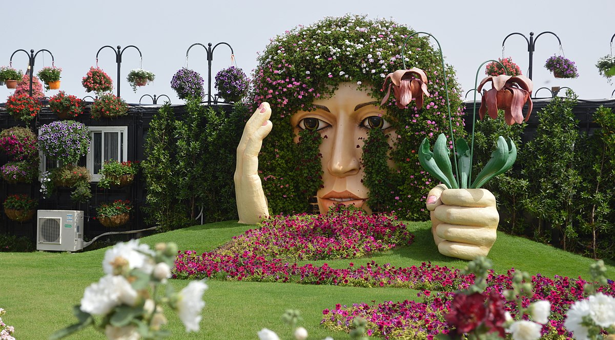 1200px-Miracle_Garden_1