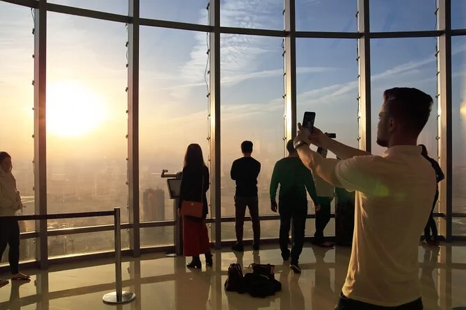 2_burj-khalifa-tour-top-sky-ticket-124-125-148-floor-level-access