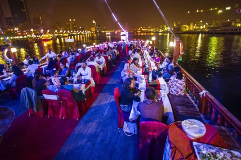 gallery-dhow-cruise-dinner-creek-1-1280x720-666199a47b28e-464